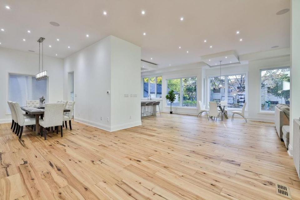 Executive Room In Toronto Next To Yorkdale Shopping Centre Экстерьер фото