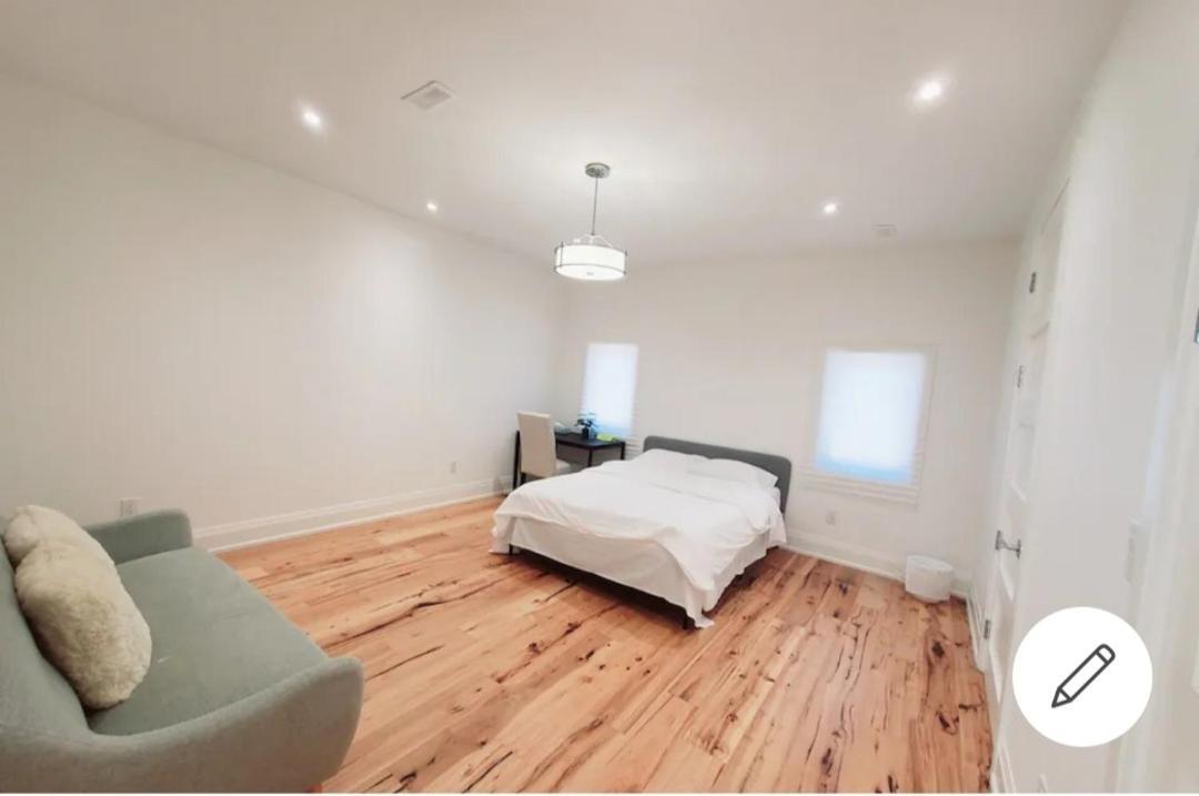Executive Room In Toronto Next To Yorkdale Shopping Centre Экстерьер фото